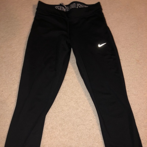 Nike black Capri leggings - Picture 1 of 1